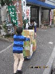 搬入手伝い中 搬入手伝い中