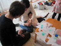 足でもペタペタ